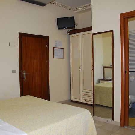 Hotel Nettuno Cattolica Buitenkant foto
