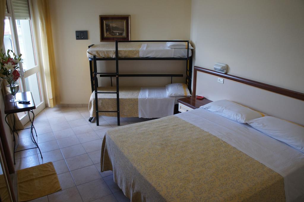 Hotel Nettuno Cattolica Buitenkant foto