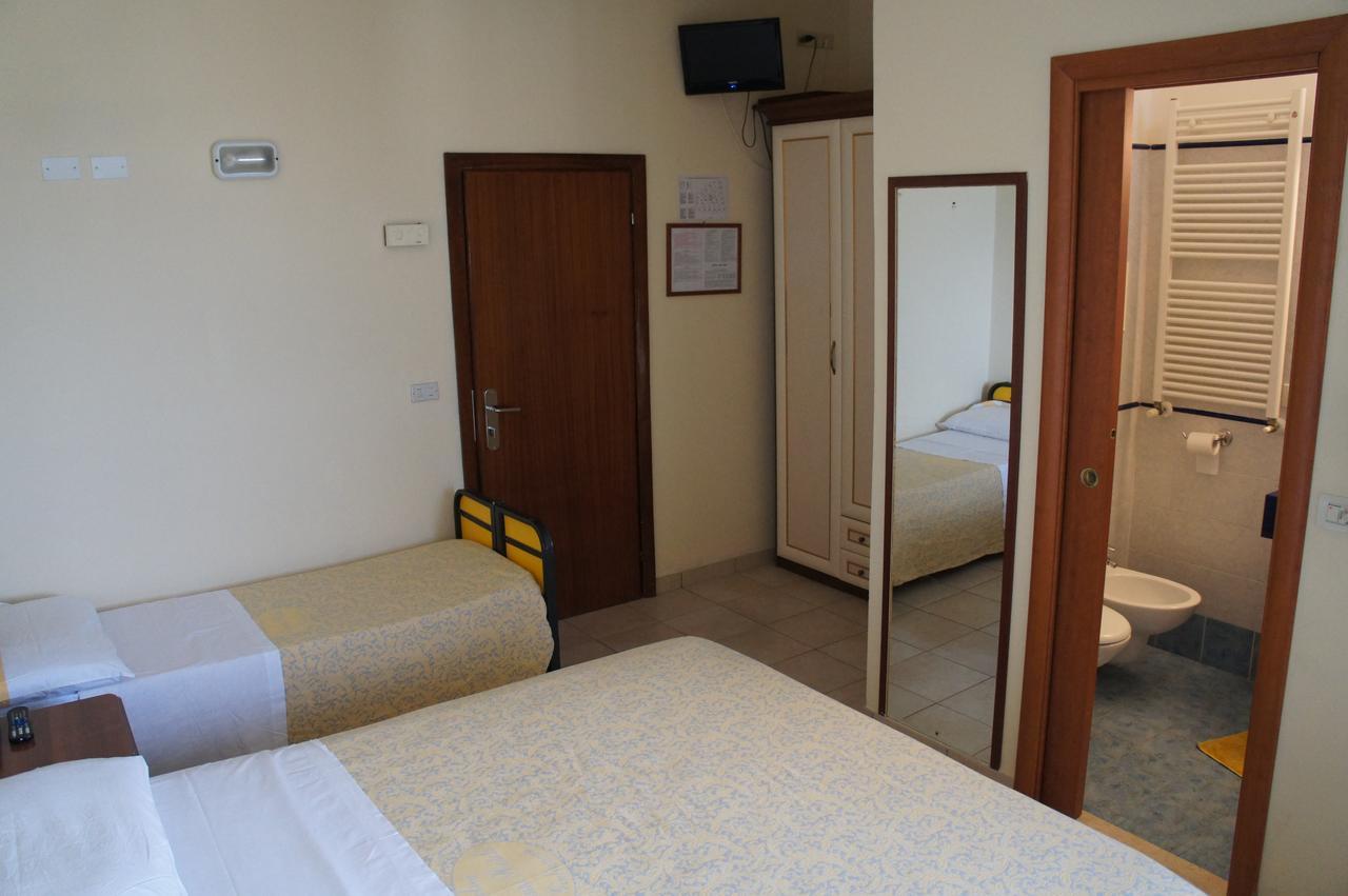 Hotel Nettuno Cattolica Buitenkant foto
