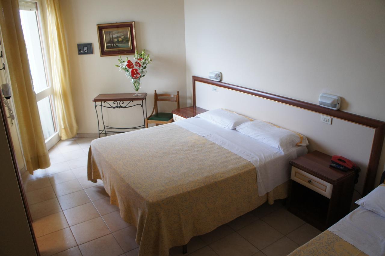 Hotel Nettuno Cattolica Buitenkant foto