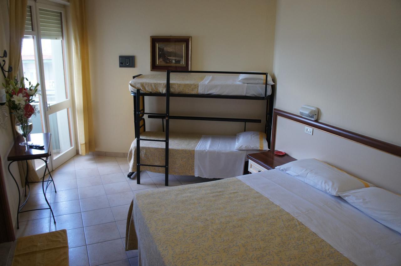 Hotel Nettuno Cattolica Buitenkant foto