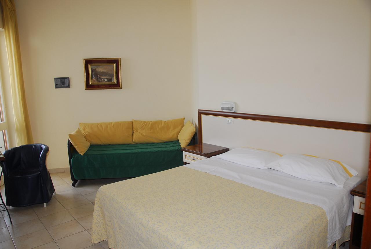 Hotel Nettuno Cattolica Buitenkant foto