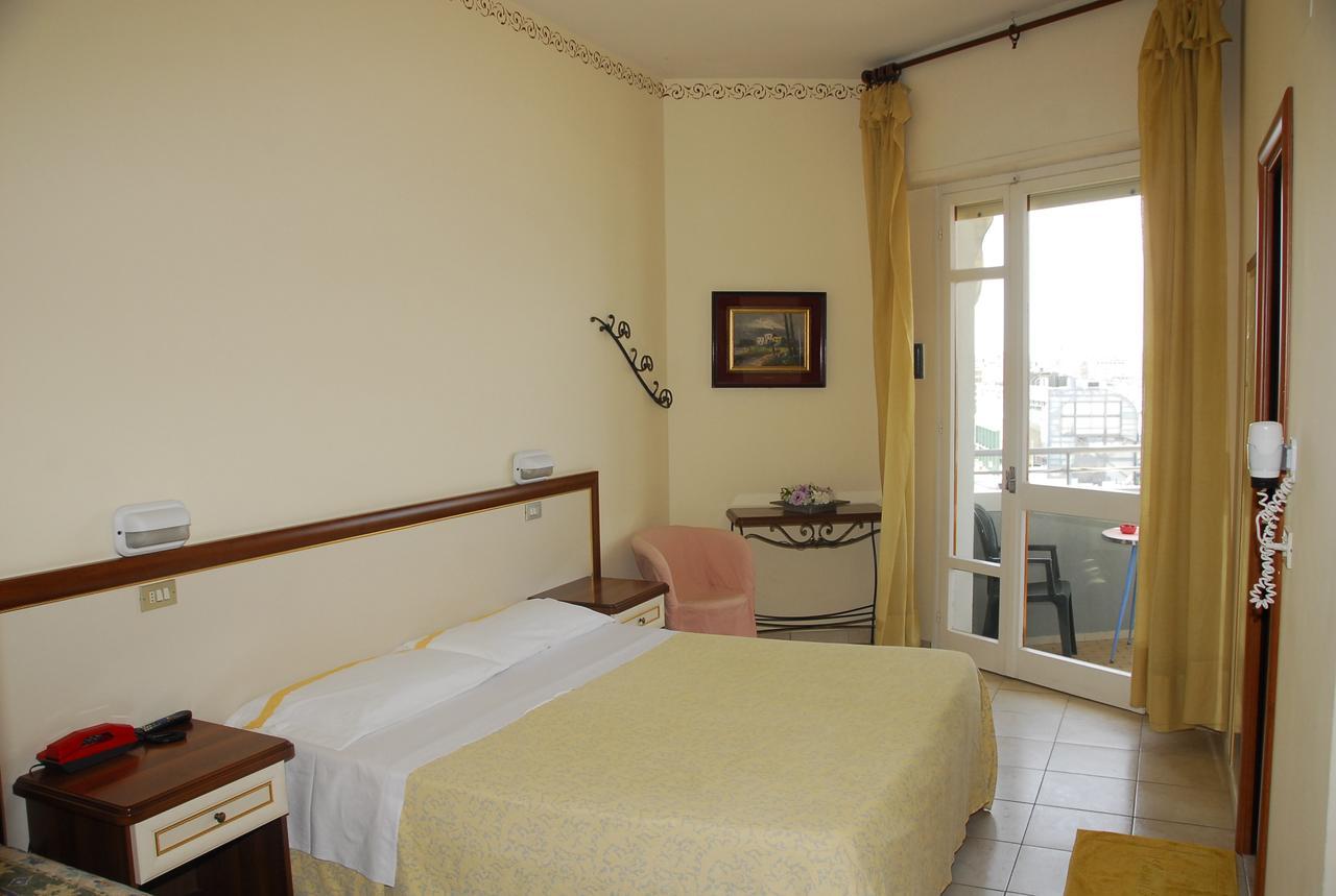Hotel Nettuno Cattolica Buitenkant foto