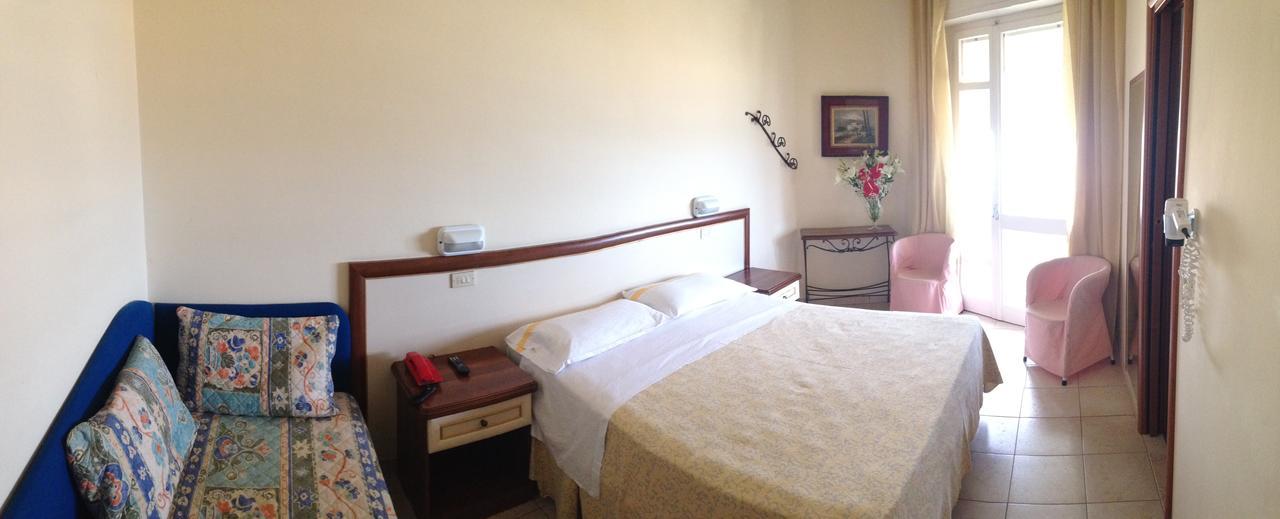 Hotel Nettuno Cattolica Buitenkant foto
