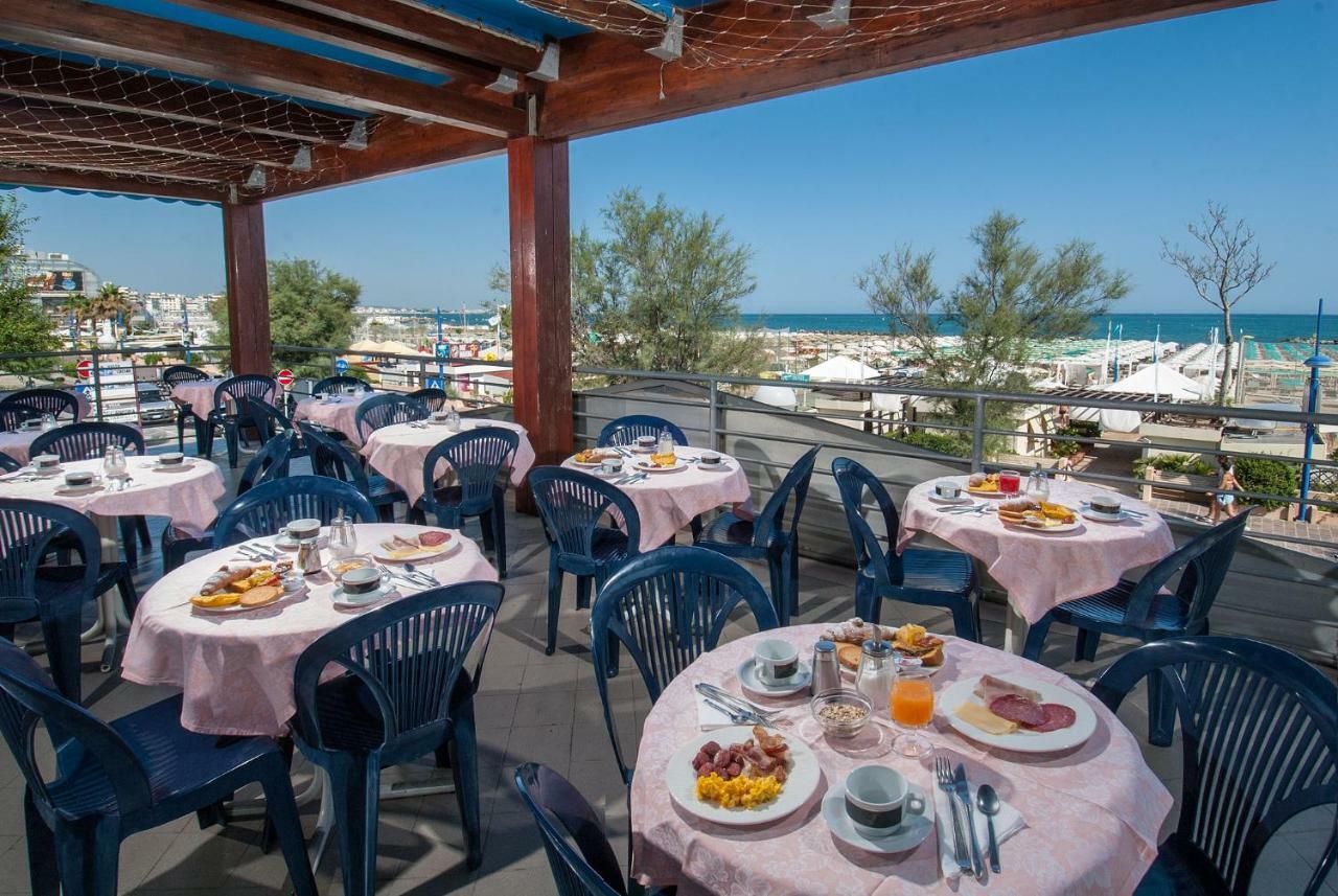 Hotel Nettuno Cattolica Buitenkant foto
