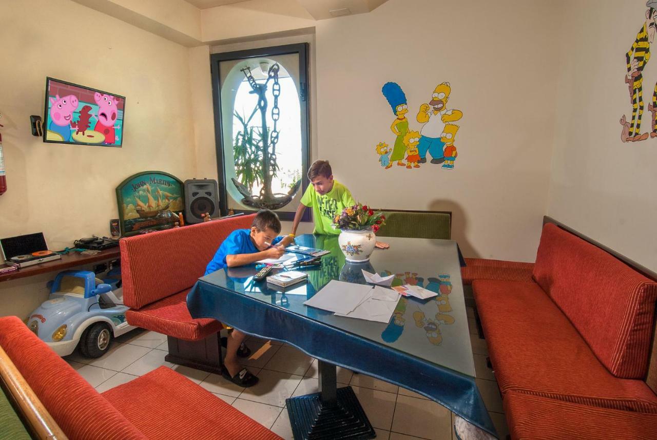 Hotel Nettuno Cattolica Buitenkant foto