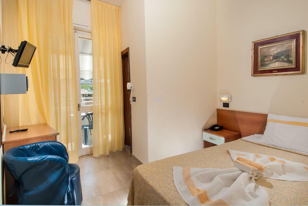 Hotel Nettuno Cattolica Buitenkant foto