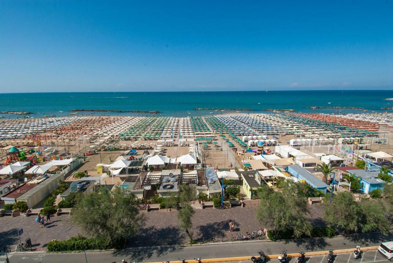 Hotel Nettuno Cattolica Buitenkant foto