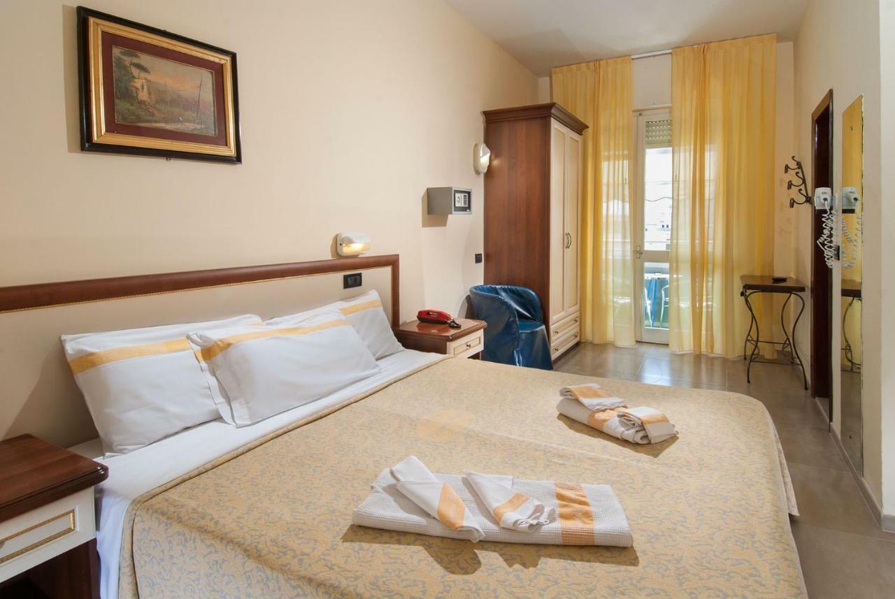 Hotel Nettuno Cattolica Buitenkant foto