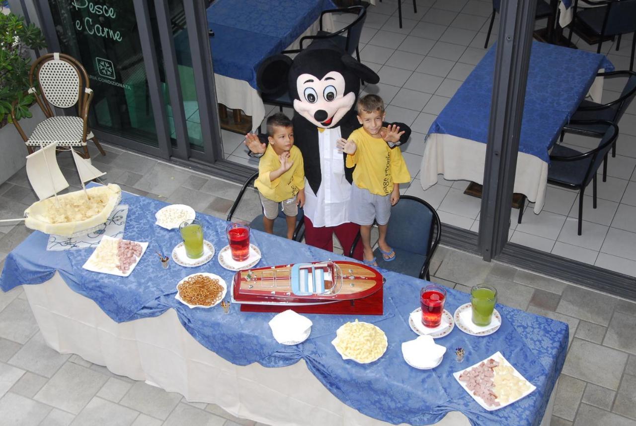 Hotel Nettuno Cattolica Buitenkant foto