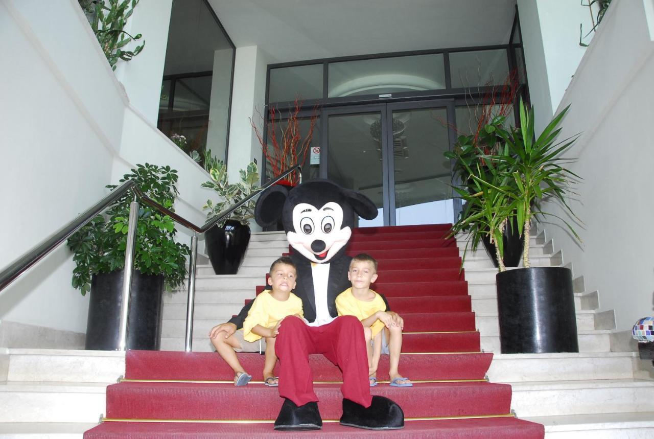 Hotel Nettuno Cattolica Buitenkant foto