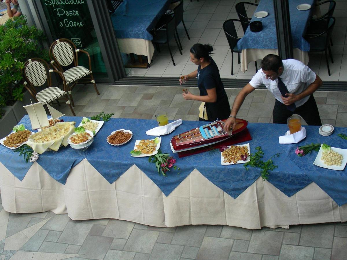 Hotel Nettuno Cattolica Buitenkant foto