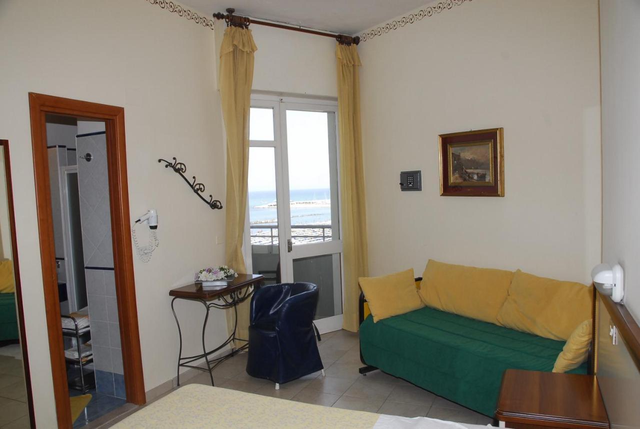 Hotel Nettuno Cattolica Buitenkant foto